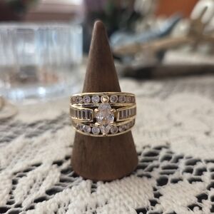 Gold and Rhinestone Women's Ring